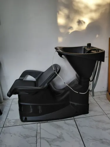 Lavatório Estofado Champ Dompel para Salão Beleza e cor Preto