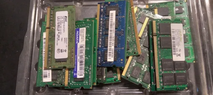 19 MEMÓRIAS DE NOTEBOOKS USADAS. SÓ VENDO O CONJUNTO. (61) 9  *