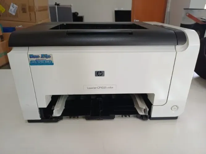 Impressora HP LaserJet Pro CP1025 em cores