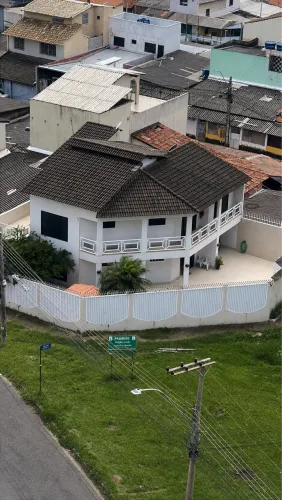 Casa espaçosa e confortável no centro de samambaia ao lado da estação de metrô 
