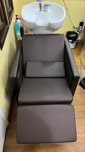 Lavatório de salão de beleza em ótimo estado , já com aquecedor !