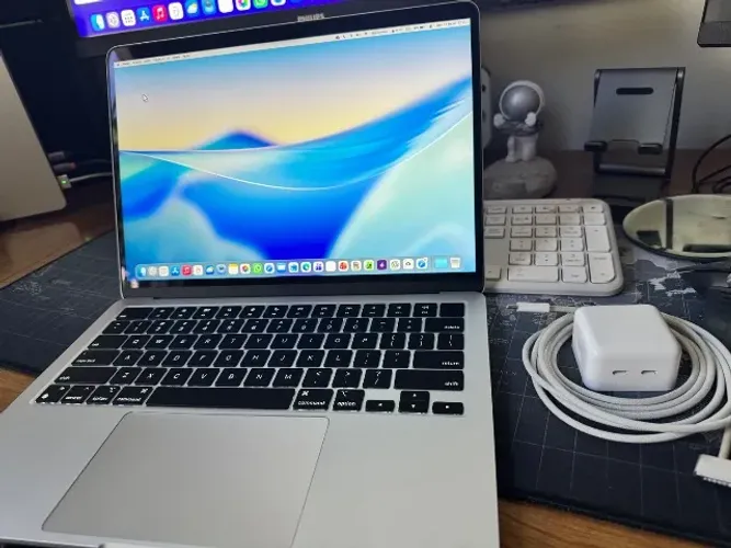 MacBook Air M2 13,6' 8 GB de RAM 512 GB SSD, 95% de saúde da bateria, Sem avarias, Carrega