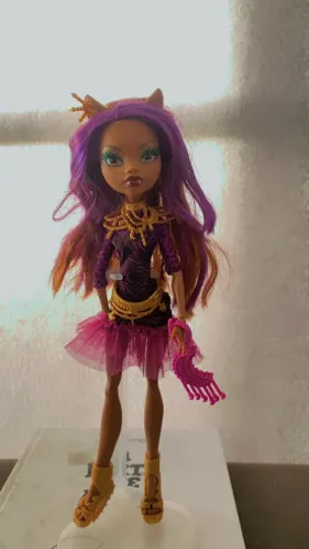 Boneca clawdeen monster high