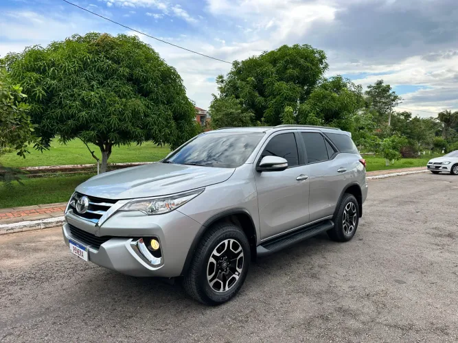 Toyota Hilux SW4 SR 4X2 2.7/ 2.7 Flex 16V Aut. 2017