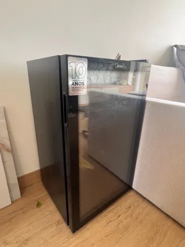 Frigobar Midea 93L Black Edition 
