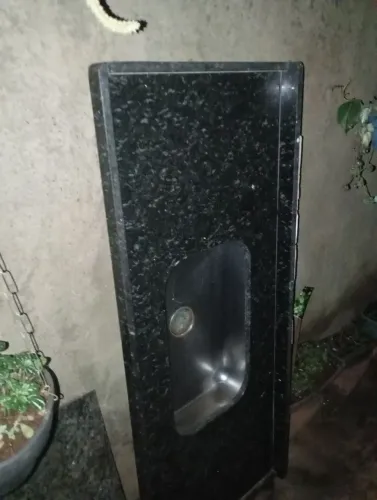 Pia pedra tipo granito.
