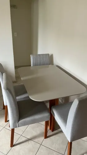 Mesa de jantar + 4 cadeiras