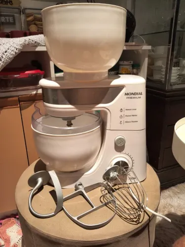 Batedeira mondial nova .com duas bacias 220V