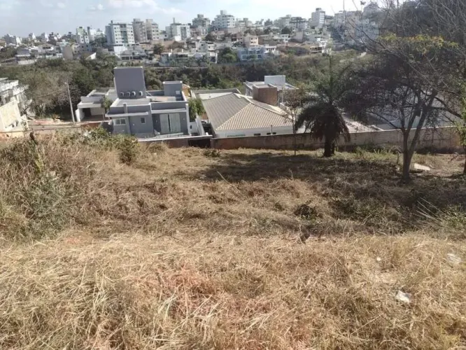 Lote em Condomínio no Portal do Sol (Frente) Contagem/MG
