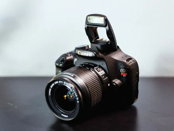 Câmera fotográfica Canon t5