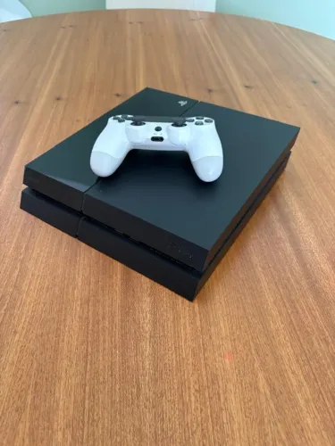 PLAYSTATION 4 - 500GB