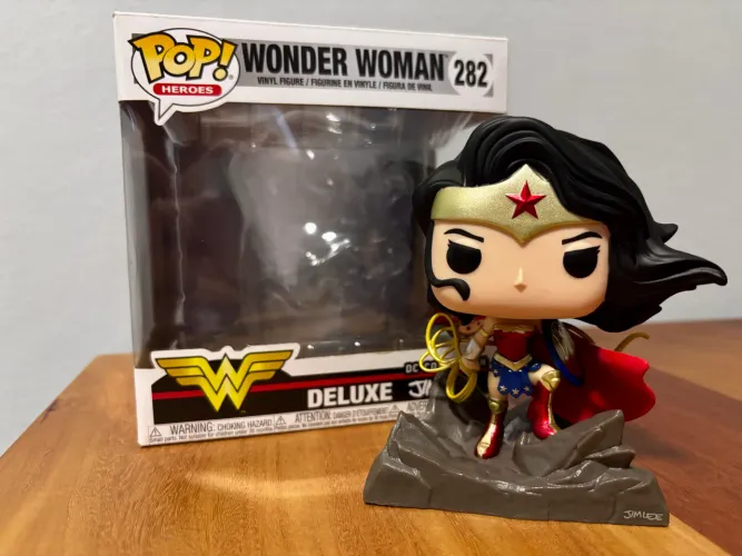 Mulher Maravilha Funko Pop Deluxe