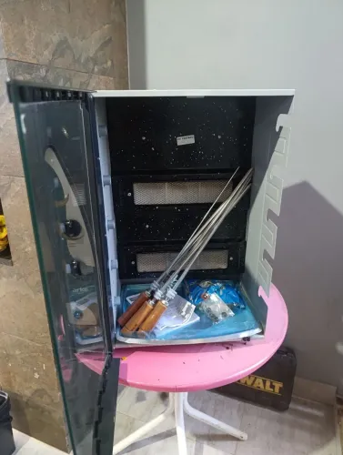 Assadeira de frango pequena, assa até 4 frangos de uma vez