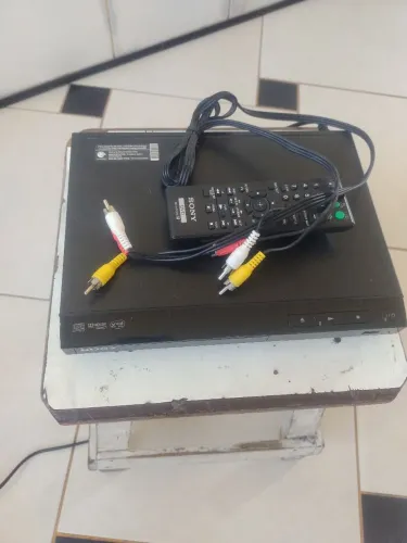 DVD LCD Sony semi novo 