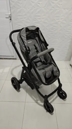 Carrinho de bebê + bebê conforto + Moisés