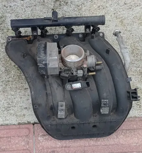 Coletor com tbi borboleta Citroen Peugeot 2.0 gasolina Picasso 307