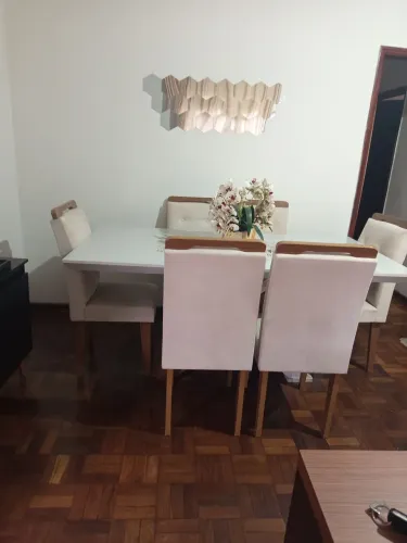 Mesa com 6 cadeiras para sala