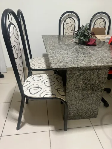 Mesa 4 cadeiras