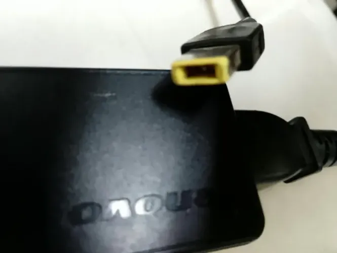 Fonte Carregador para Notebook Lenovo 80R0 - 65 Watts