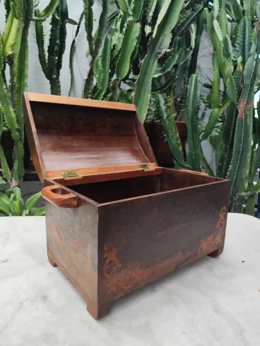 Maravilhosa Báu/Porta jóia em madeira