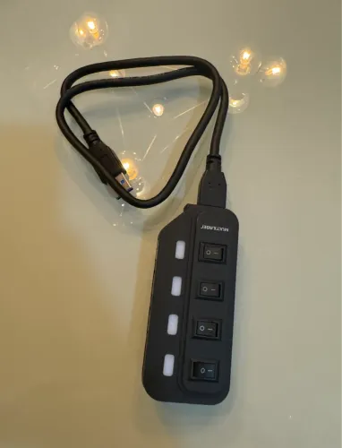 Conector usb com 4 entradas de carregamento 