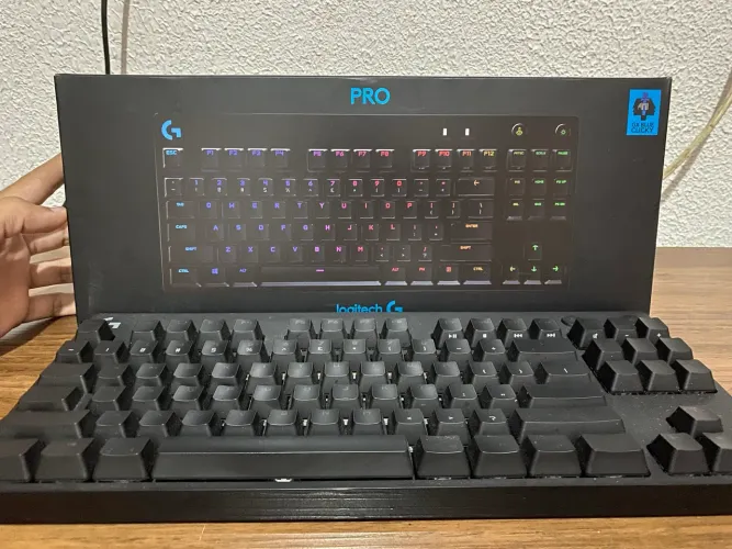 Teclado Logitech G Pro
