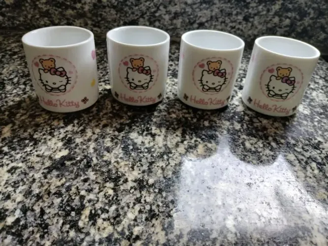 Hello Kitty 4 copinhos bebidas Porcelana Salvat Raros