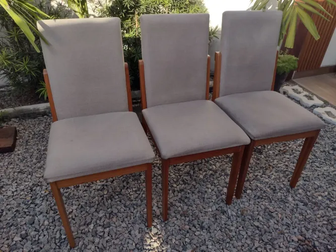 05 CADEIRAS por 280,00