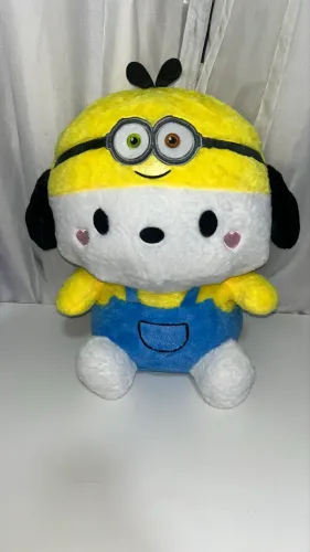 Pelúcia vestida de minions 
