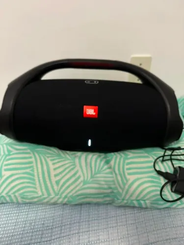 Vendo caixa de som JBL Boobox em excelente estado de conservação .