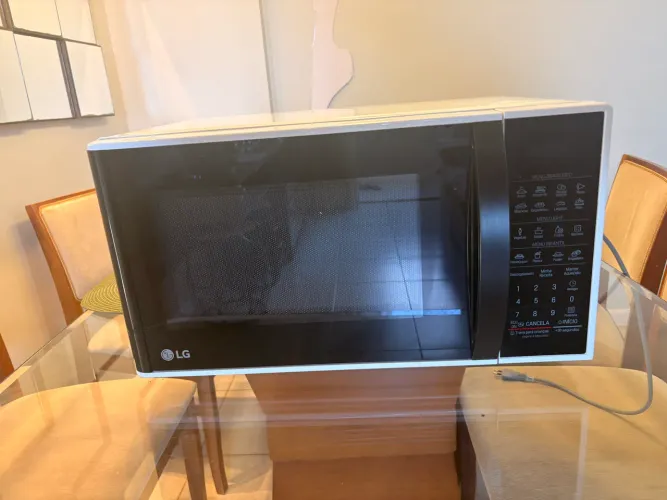 Micro-ondas LG 20L Branco - 220V - Apenas 7 meses de uso