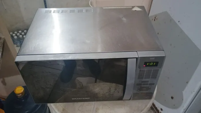 Forno microondas com grill Brastemp inox