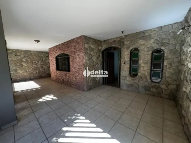 Casa disponível para locação comercial ou residencial no bairro NOSSA SENHORA APARECIDA em