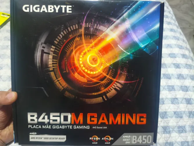Placa Mãe Gigabyte B450M Gaming, AMD AM4, mATX, DDR4, Chipset Amd B450
