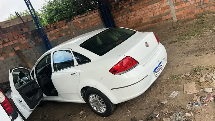 Fiat Linea Essence 1.8 Flex 16V 4P 2013