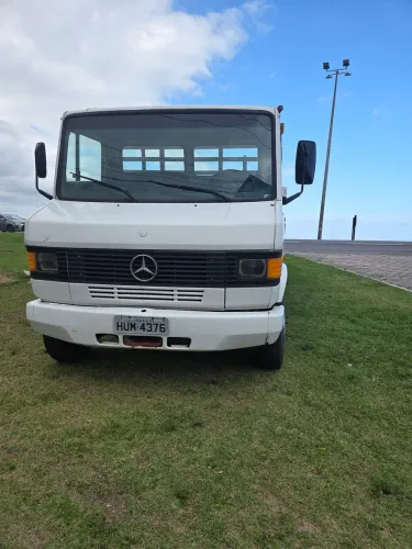 Caminhão 709 ano 95 pneus, sem câmara na dianteira 