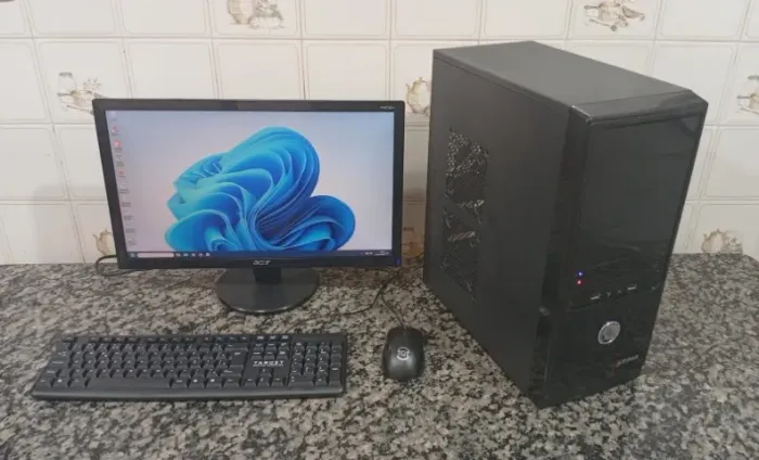 PC i3 - 8GB - Placa Vídeo GS - 500GB - LCD 20