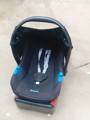 Bebê conforto com base 