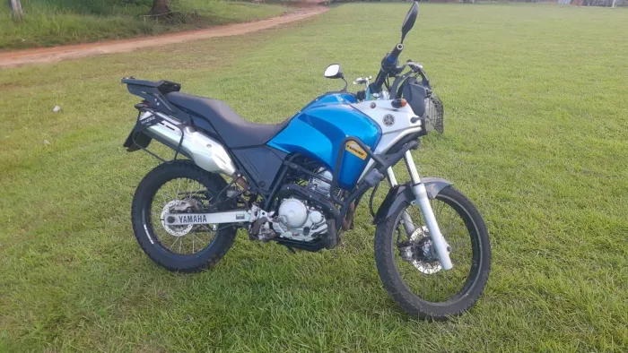 Vendo essa linda moto Yamaha teneré 250cc bem conservada sem nenhuma alvaria