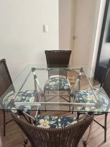 Conjunto de mesa de vidro com 4 cadeiras