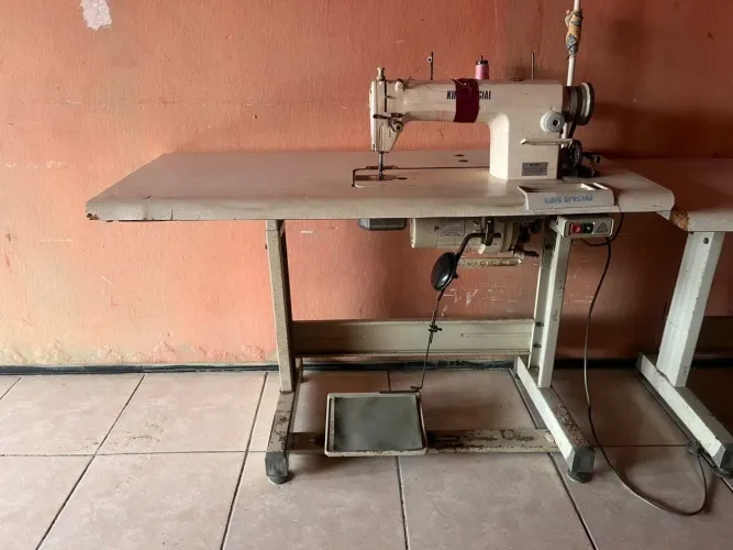 Maquina costura reta