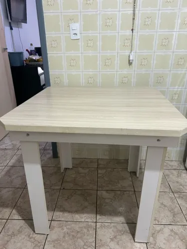 Mesa com 4 cadeiras 200