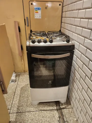 Fogão Electrolux 4 Bocas com Forno -Inox e Preto