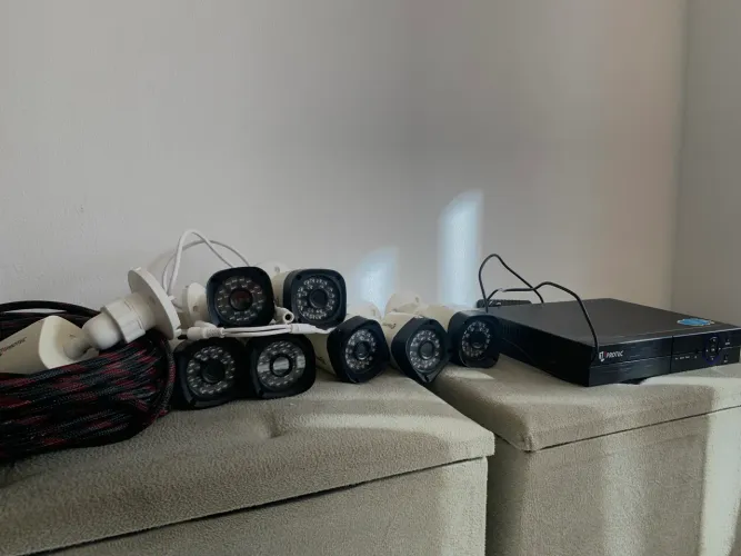 8 câmeras + DVR