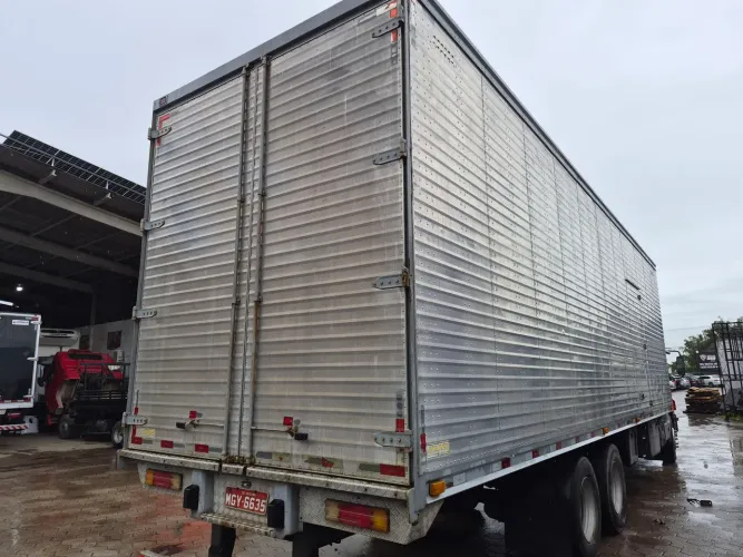 Bau  10.5 mts truck