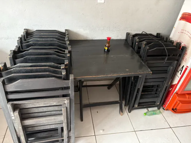 Conj de mesa e cadeiras