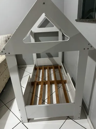 Desapego: Mini Cama Casinha Montessoriana Branca (Semi-nova)