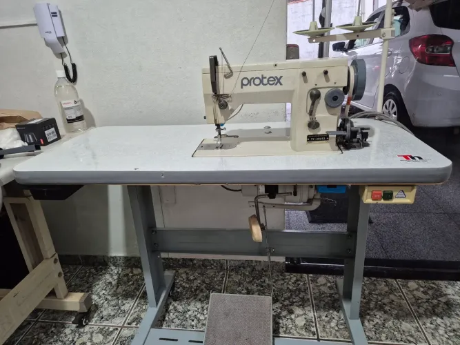 Máquina de Costura Protex Zig-zag
