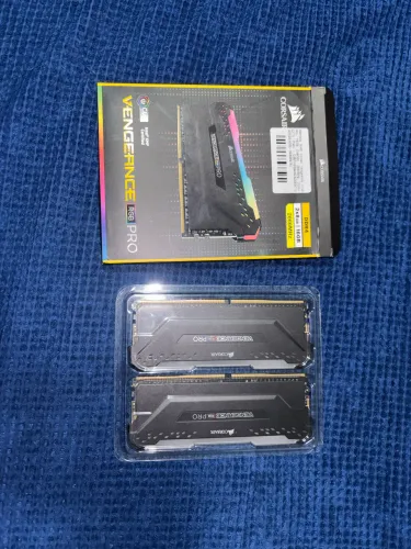 Memória RAM Corsair 16GB (2x8GB) DDR4