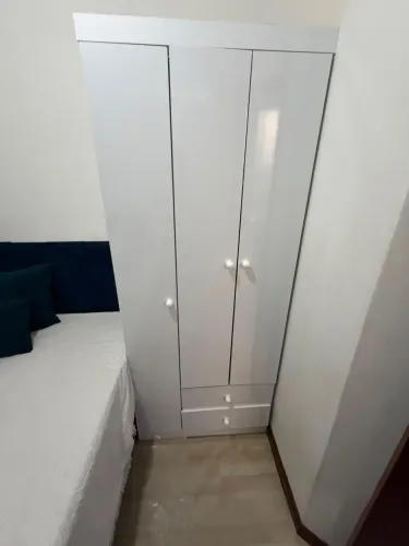 Vendo armário duas portas 